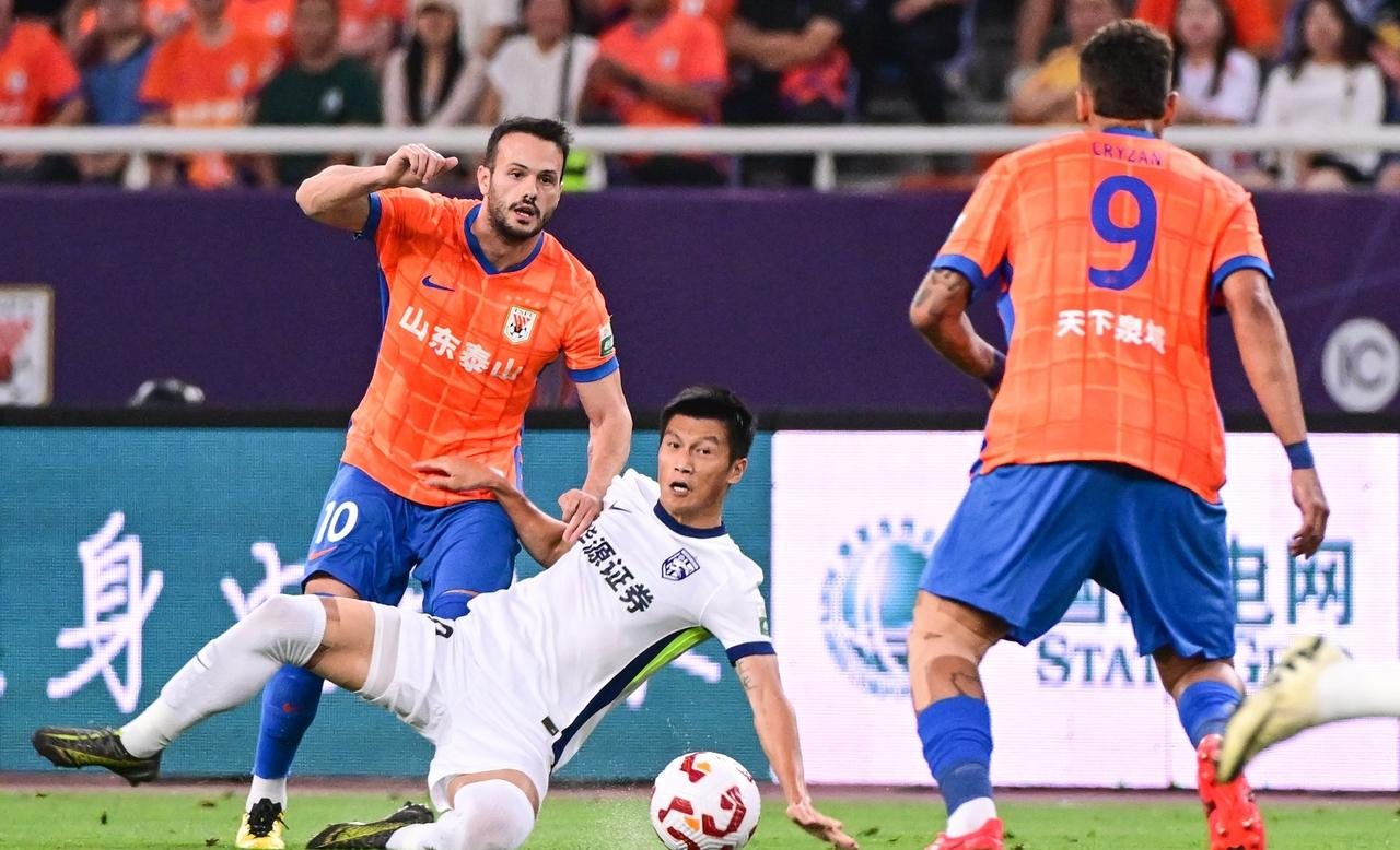 米兰娱乐体育 -清晨突围战来临，山东泰山围绕英超临场应变，压力陡增，高层口径保持一致(山对山来崖对崖下一句)